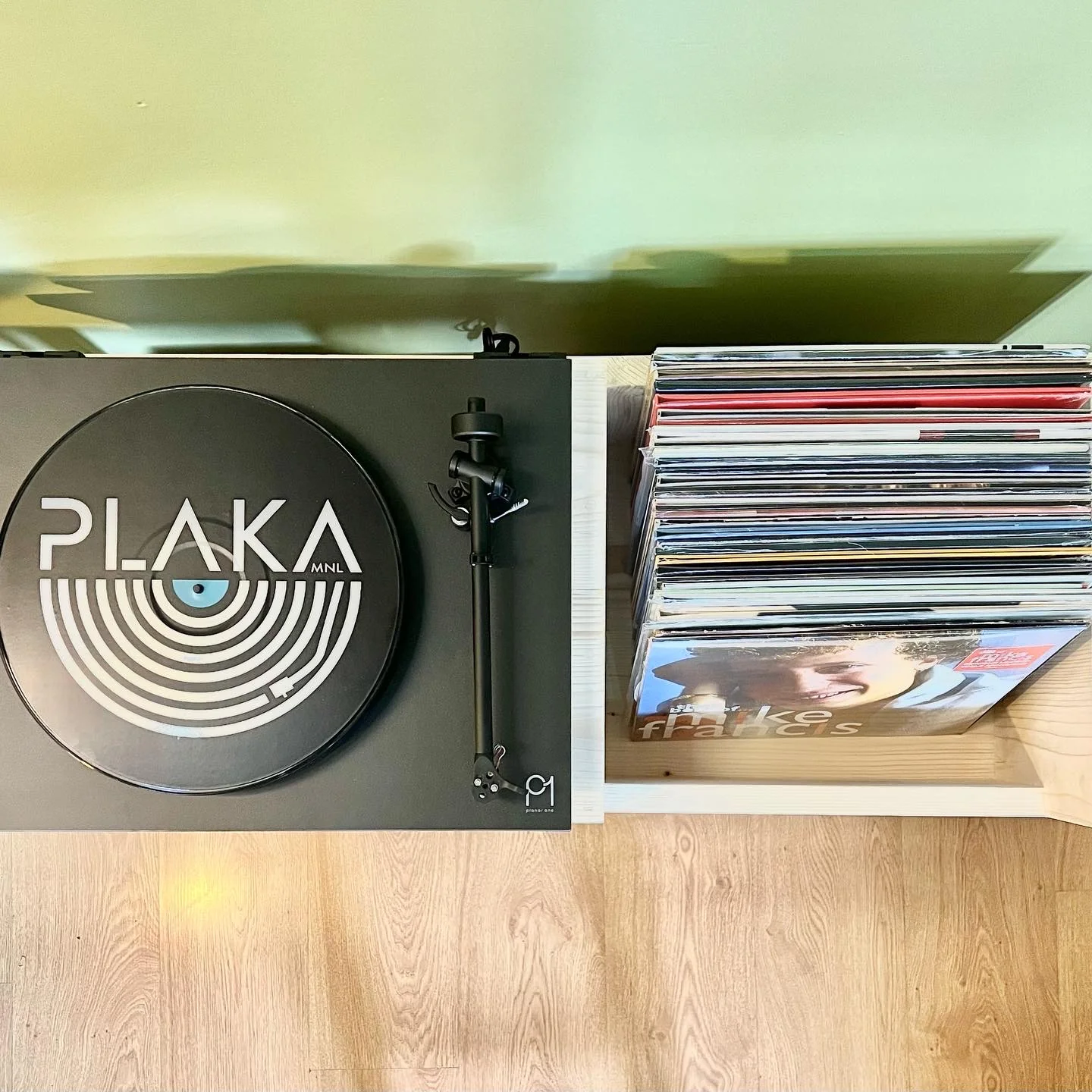 Escaparate Turntable Station + Vinyl Storage - Image 3